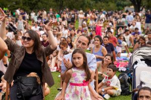 Familias y chicos participan de actividades de vacaciones de invierno en la Ciudad de Buenos Aires